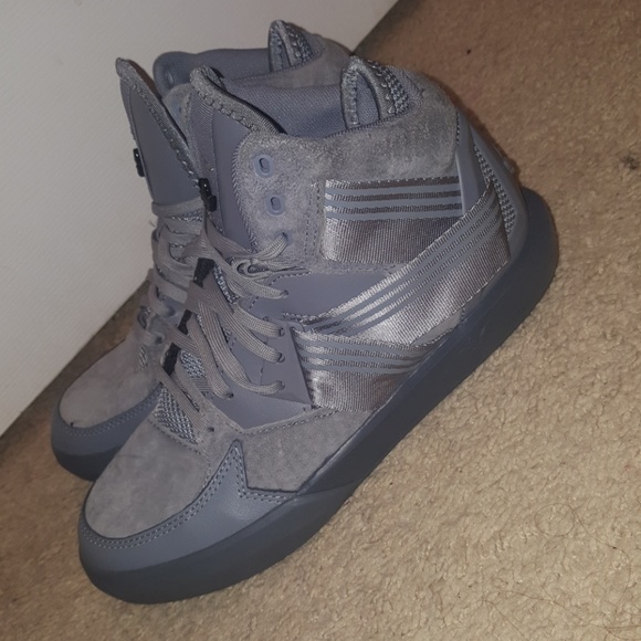 Size 5 Boys Adidas - Picture 2 of 5